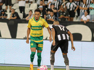 Cuiabá exerce opção de compra do volante Lucas Mineiro