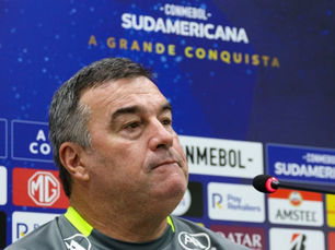 Com três competições distintas em uma semana, Pintado deve promover rodízio no elenco pela Sul-Ameri