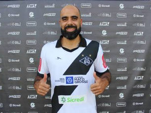 Aos 35 anos, Daniel Costa é apresentado no Mixto