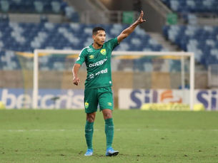 Destaque do primeiro turno, João Lucas é o defensor com mais desarmes na Série A