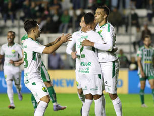 Elton faz de pênalti e garante a vitória do Cuiabá fora de casa