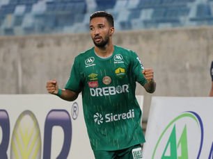 Cuiabá encaminha retorno do atacante Clayson