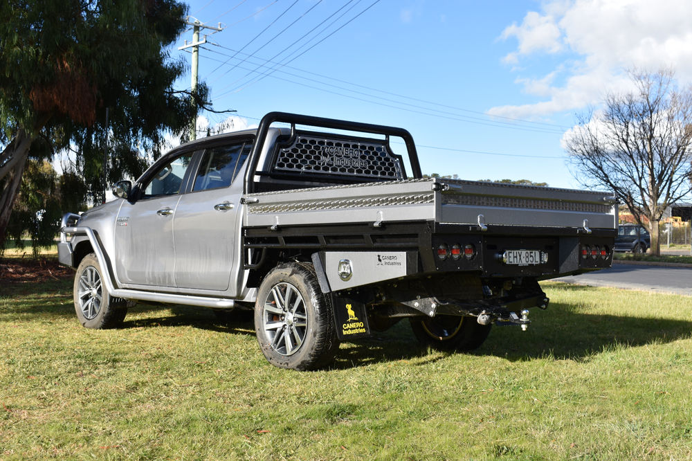 SR5 Hilux finished off with a TwoTone Classic Tray!