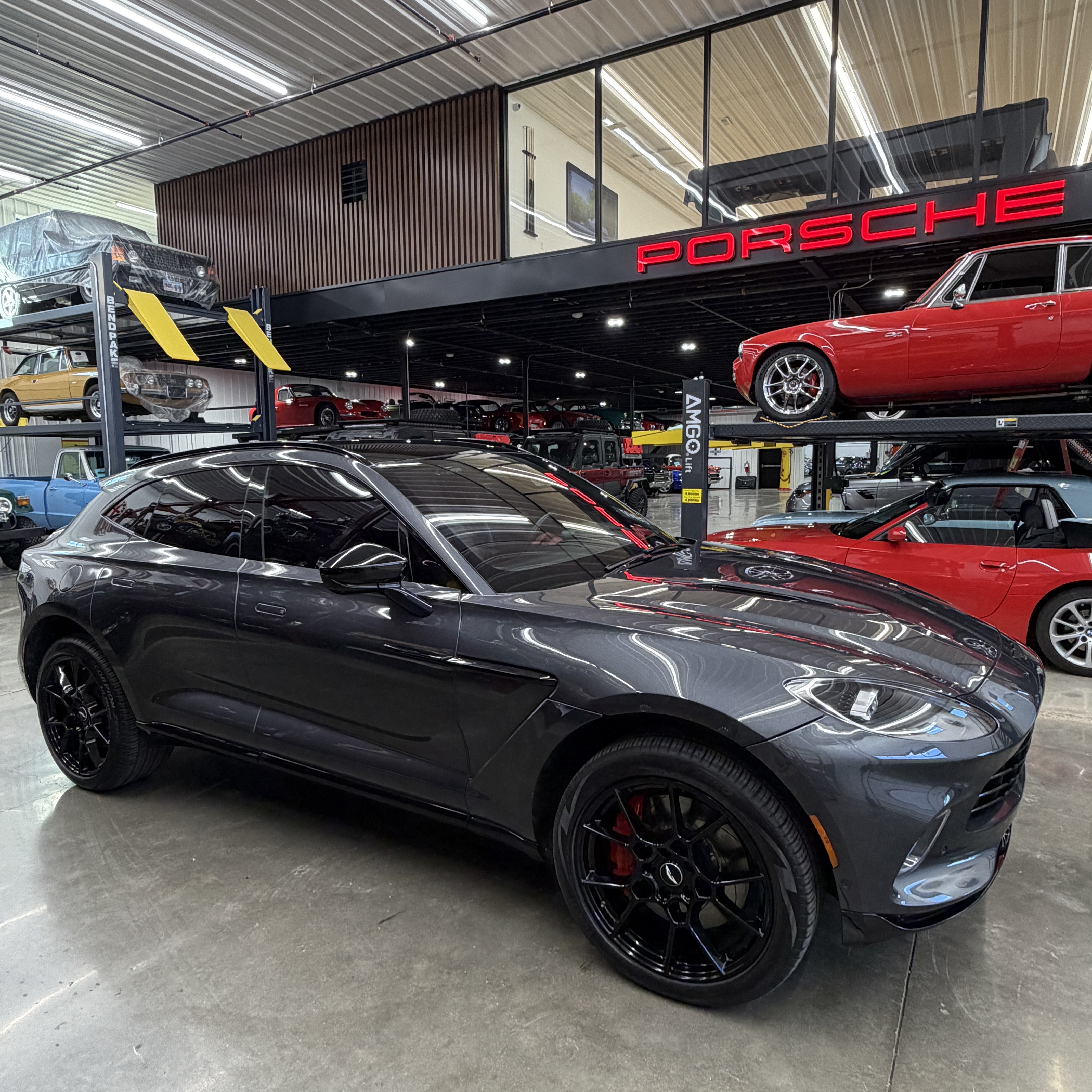 2021 Aston Martin DBX Base