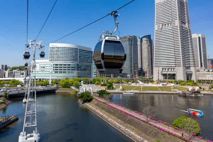 橫濱空中纜車「YOKOHAMA AIR CABIN」，橫越運河、飽覽橫濱地標塔與城市天際線
