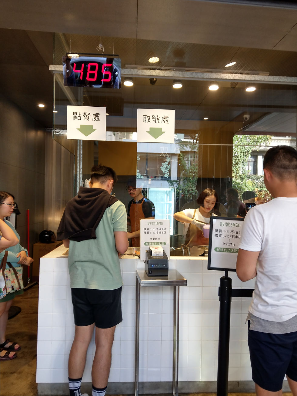 排隊等候雙生綠豆沙的人潮