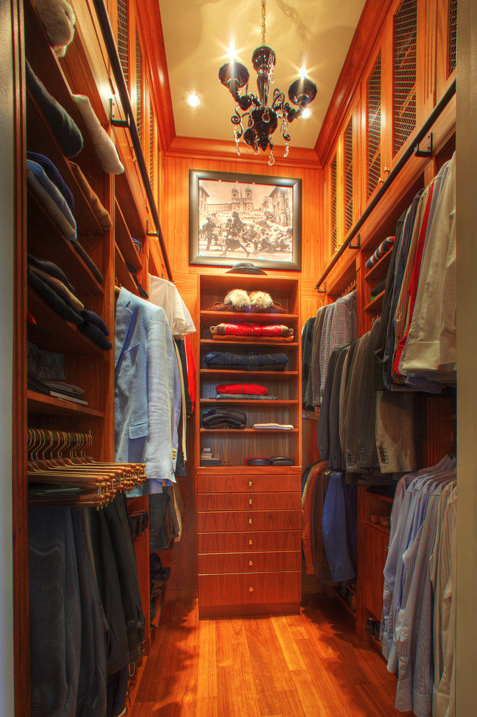 10e closet his