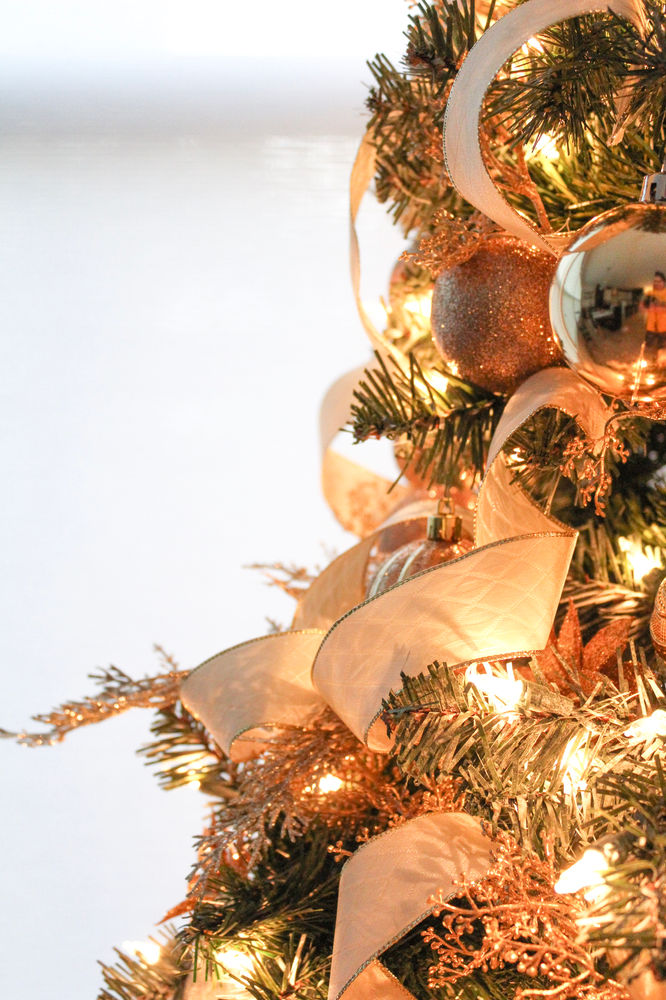 8 Christmas Color Schemes That Are Sure To Bedazzle