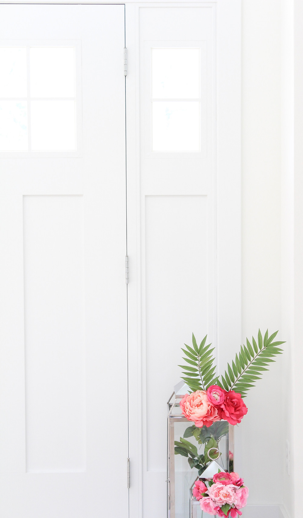 Decor Talks: Easy Summer Styling Ideas, Using "Vases" You Never Knew You Had. #summerdecor #summerstyling