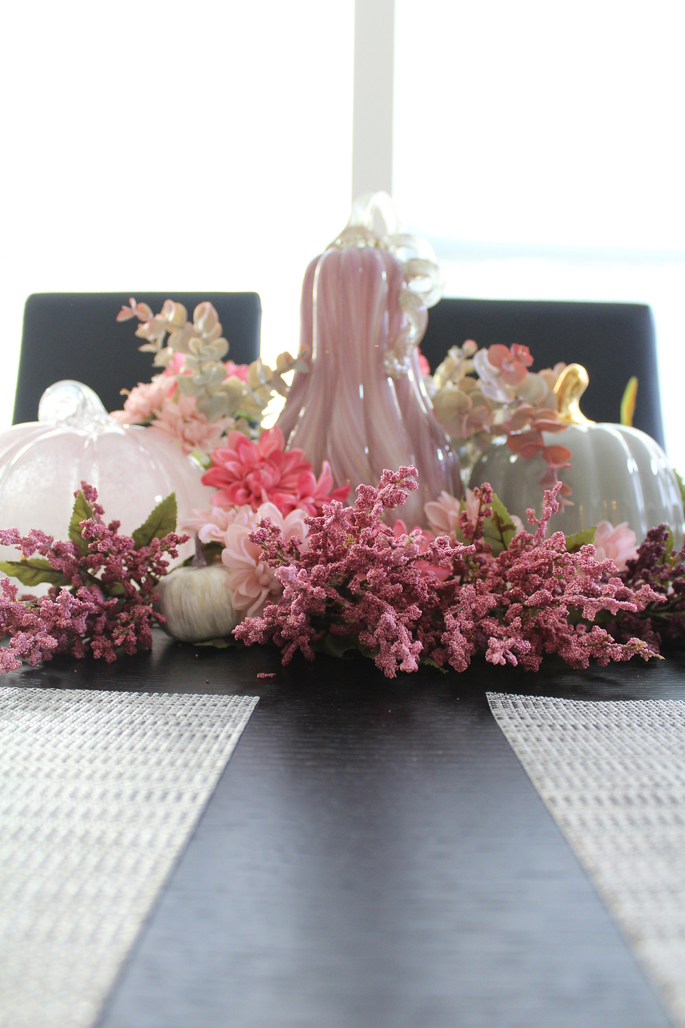 quick and easy tablescapes that will transition your home from summer to fall. #falldecor #falltablescape