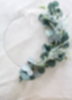 Minimalist Modern Summer Hoop Wreath Tutorial. #summerwreath #modernwreath #DIYwreath