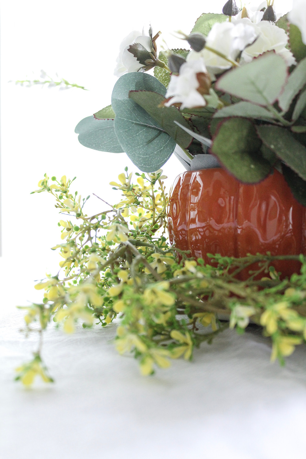 quick and easy tablescapes that will transition your home from summer to fall. #falldecor #falltablescape