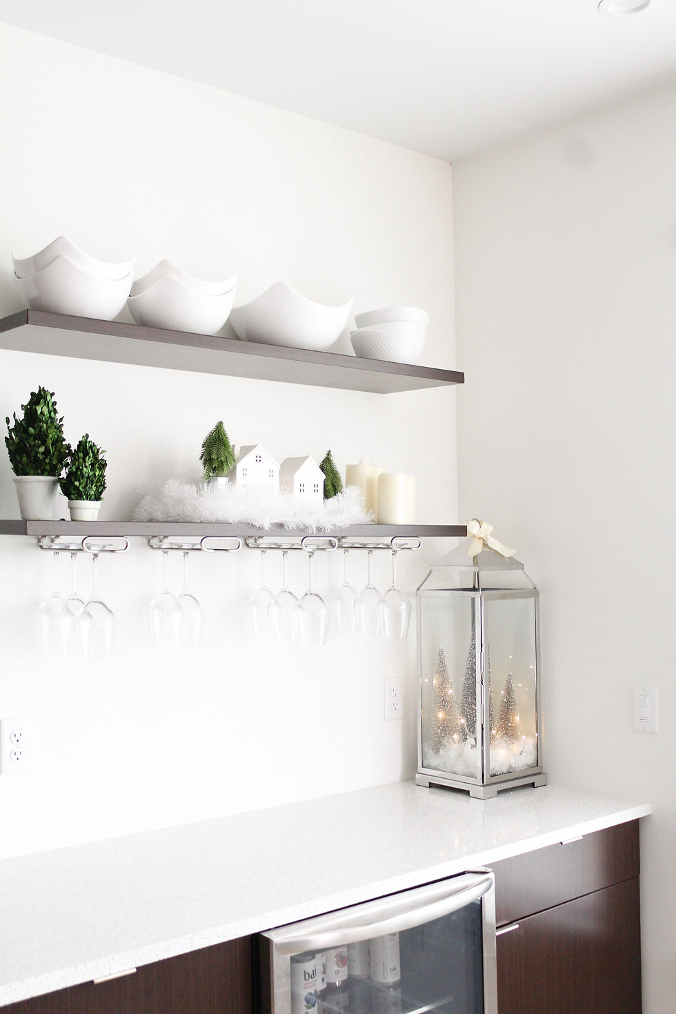 Walking In A Winter Wonderland Holiday Home Tour. #christmas #holidaydecorating #bhghowiholiday