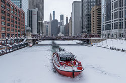 frozen-chicago-river--chicago-fire-department-engine-2-christopher-wheatley-fire-boat-ice-