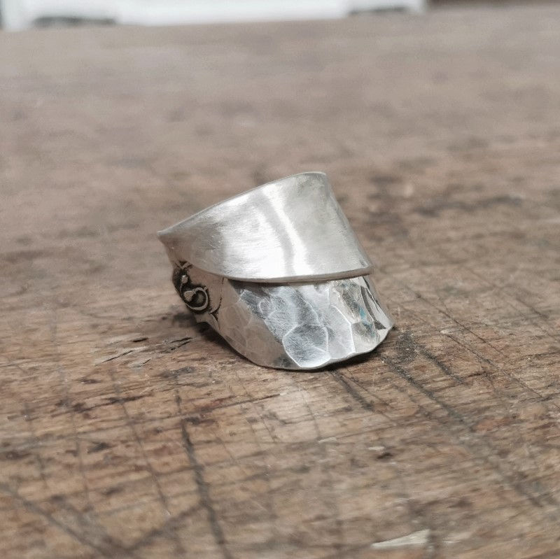 Miniature : Bague retournée diagonale brossée