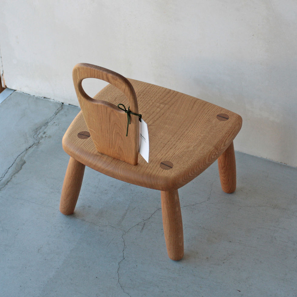 サムネイル： 侃奈椅子　クルミ材