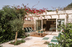 Morvedra Signature whit grden outdoor bathtub