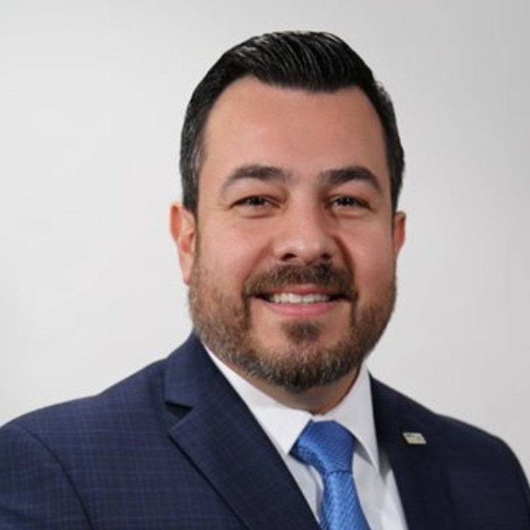 Luis Bazán