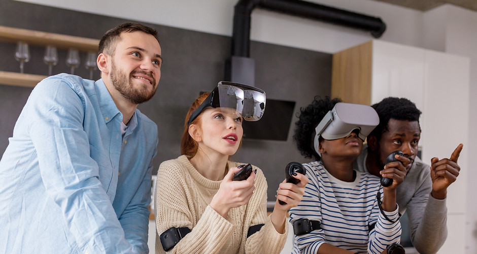 Gruppe von Personen mit VR-Headset