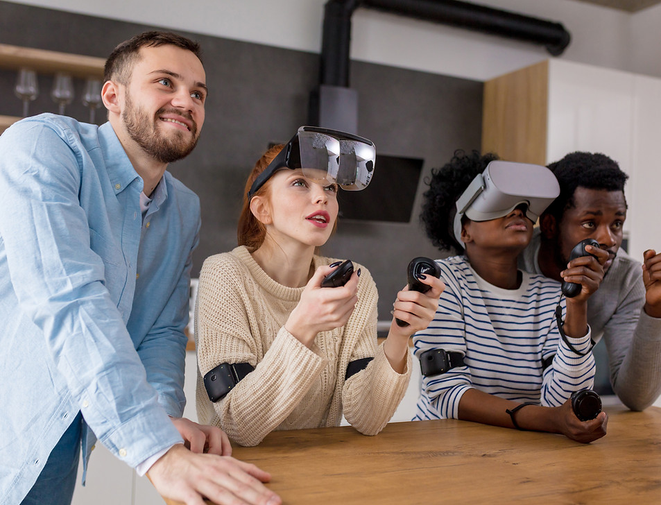 Grupo de personas con auriculares VR