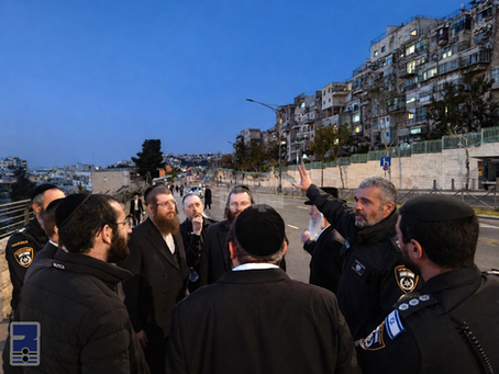 ברחובה של עיר: הדלקה אדירה דורך הגה"צ ר' אלימלך בידערמאן שליט"א וועט אפגעהאלטן ווערן על פני רח' שפע חיים אין ירושלים