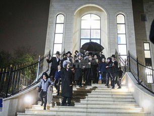 חנוכת הבית רבתי פון נייעם ביהמ"ד דקהל אמונת ישראל אין ביתר געפייערט בראשות הגה"צ אבד"ק אמונת ישראל שליט"א