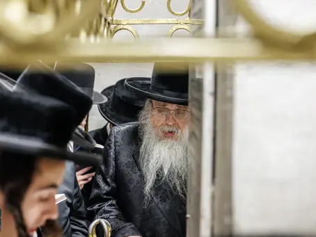 האד' מטאהש איבערראשט תלמידי הישיבה איבער "נסיעה קיין ליזענסק" פאר מצטיינים דעם קומענדיגן כ"א אדר
