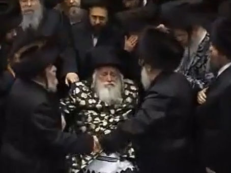 נאסטאלגיע • שמחת השבע ברכות בבית וויזניץ - פרמישלאן בצילו פון הרה"ק הישועות משה מוויזניץ זצוק"ל | תשס"ד