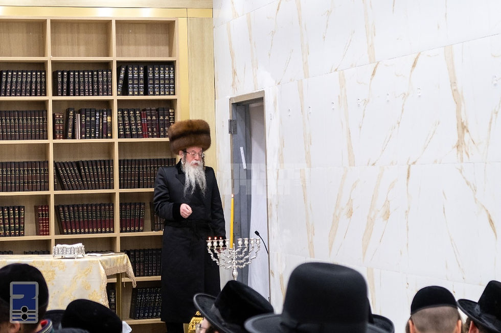 לְךָ נָאֶה לְשַׁבֵּחַ • מעמד הדלקת נרות חנוכה בחצר הקודש סקולען וויליאמסבורג