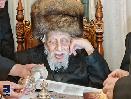 לחדש אורה: האד' מקאפיטשניץ אונטערגענומען הייליגע מיסיע מחדש צו זיין ספר תורה פון האדמו"ר הזקן מסאדיגורא זי"ע