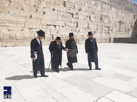 מבלי באי מועד: האד' מקאפיטשניץ איז מתפלל ביי ליידיגע כותל המערבי לאור המצב