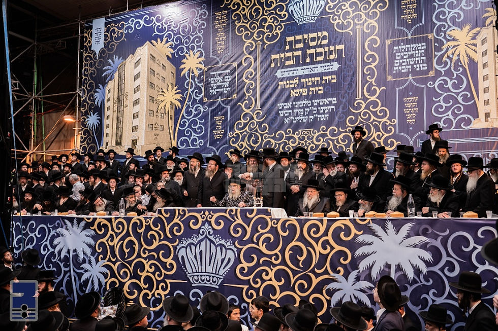 מסובין בבני ברק: היסטארישער מעמד חנוכת הבית פארן בנין בית חינוך לבנות ד'סאטמאר אין בני ברק