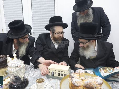 סקוסעספולער מסיבה "הבונים – להעמיד" אין בארא פארק צום אויפבוי פון ביהמ"ד הגדול ראחמיסטריווקא אוקענוויין