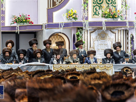 ביום חתונתו זה מתן תורה • נעילת חג השבועות און שמחת הפארשפיל בחצה"ק באבוב 45