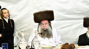 מוצאי יום כיפור טיש ביי כ"ק אדמו"ר מלעלוב שליט"א | בילדער גאלעריע