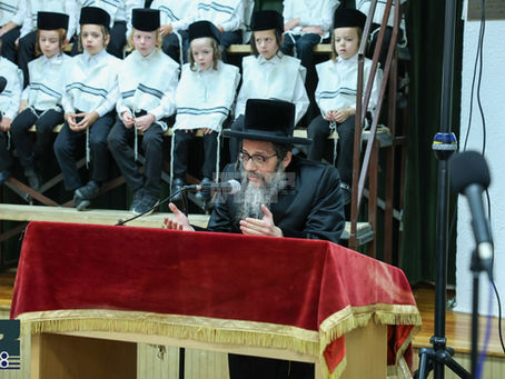 דערהויבענע ''חומש סעודה'' אין גאנץ יאריגע תלמוד תורה אין מאנטיסעלא אין שפיץ פון אורח הדגול האד' מסקולען לעיקוואד