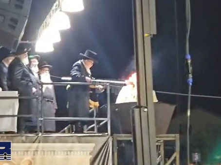 ווידיאו • מעמד ההדלקה ליל ל"ג בעומר בחצר הקודש סקווירא