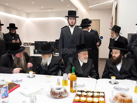 אדמור"י ורבני העיר בארא פארק ביי מעמד קביעות מזוזה פאר נייעם לאקאציע פון בארימטער עזרא מעדיקל סענטער