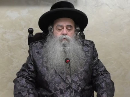 הגה"צ רבי סיני הלברשטאם שליט"א גאב"ד צאנז שיכון ג' מיט שארפע פסק ההלכה קעגן אזוי גערופענע ׳האנט מצות׳ | ווידיאו