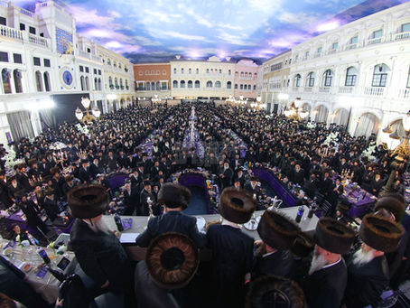 חסידי ערלוי פייערן מעמד נהדר "תורתו אמת" לרגל הוצאה לאור פון ספרי קודש "אמרי סופר" פונעם בעל אמרי סופר זצ"ל
