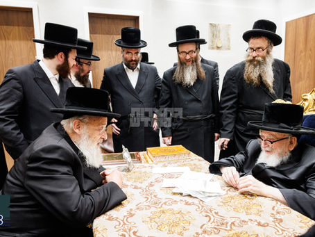 ראשי ארגון "בוני עולם" בקודש פנימה ביי האד' מסקווירא צום עפענונג פונעם נייעם אפיס אין שיכון סקווירא
