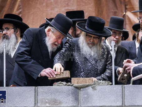 תלמידי וחסידי סאטמאר באוויינען פטירה פון לעגאנדארן בונה ומקים עולמות של תורה הרה"ח ר' ישראל דוב גאלדבערגער ז"ל