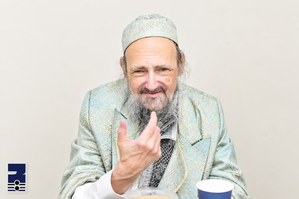 המקובל הגה"צ רבי חזקיהו דוב הכהן קוק שליט"א באפרייט נאך לאנג פארצויגענע שפיטאליזאציע