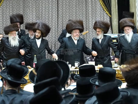 פילע ווידיאו • שבע ברכות בשמחת בית בעלזא צוגעשטעלט דורך ישיבה גדולה בעלזא - בני ברק