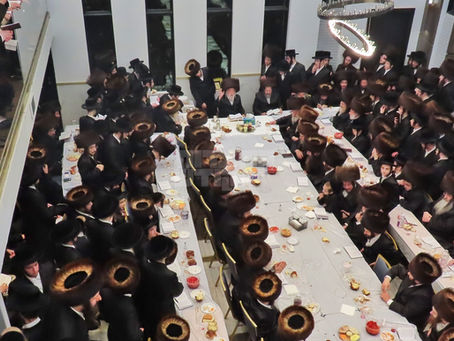 חזק ונתחזק: ביקור חיזוק פון הגה"צ רבי יצחק משה ארלנגר שליט"א אין קרית יואל