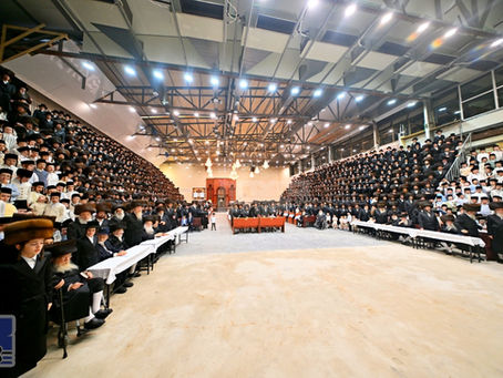בפניא דמעלי שבתא: מעמד קביעת מזוזה דורך האד' מוויזניץ אין פארגרעסערטע היכל ביהמ"ד הגדול