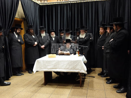 כֹּה תֹאמַר לְבֵית יַעֲקֹב: האד' מבעלזא אדרעסירט יערליכע כינוס חיזוק "תעצומות" פאר טויזנטער נשות בעלזא