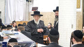 האד' מפינסק קארלין געעפענט דעם אלול זמן אין ישיבה גדולה פינסק קארלין אין בני ברק