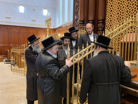 למען הסדר הטוב: האד' מבעלזא וועט דאווענען אויף נייע פלאטפארמע ביים ארון הקודש דורכאויס די ימים הנוראים