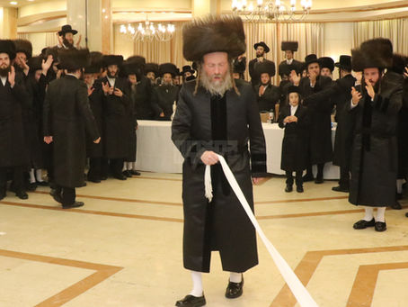 חוצות ירושלים ווירבלען מיט הכנות צום חתונה אין ווערדאנער הויף; שבת באווארפן דעם שב"ק אין אולם סאטמאר